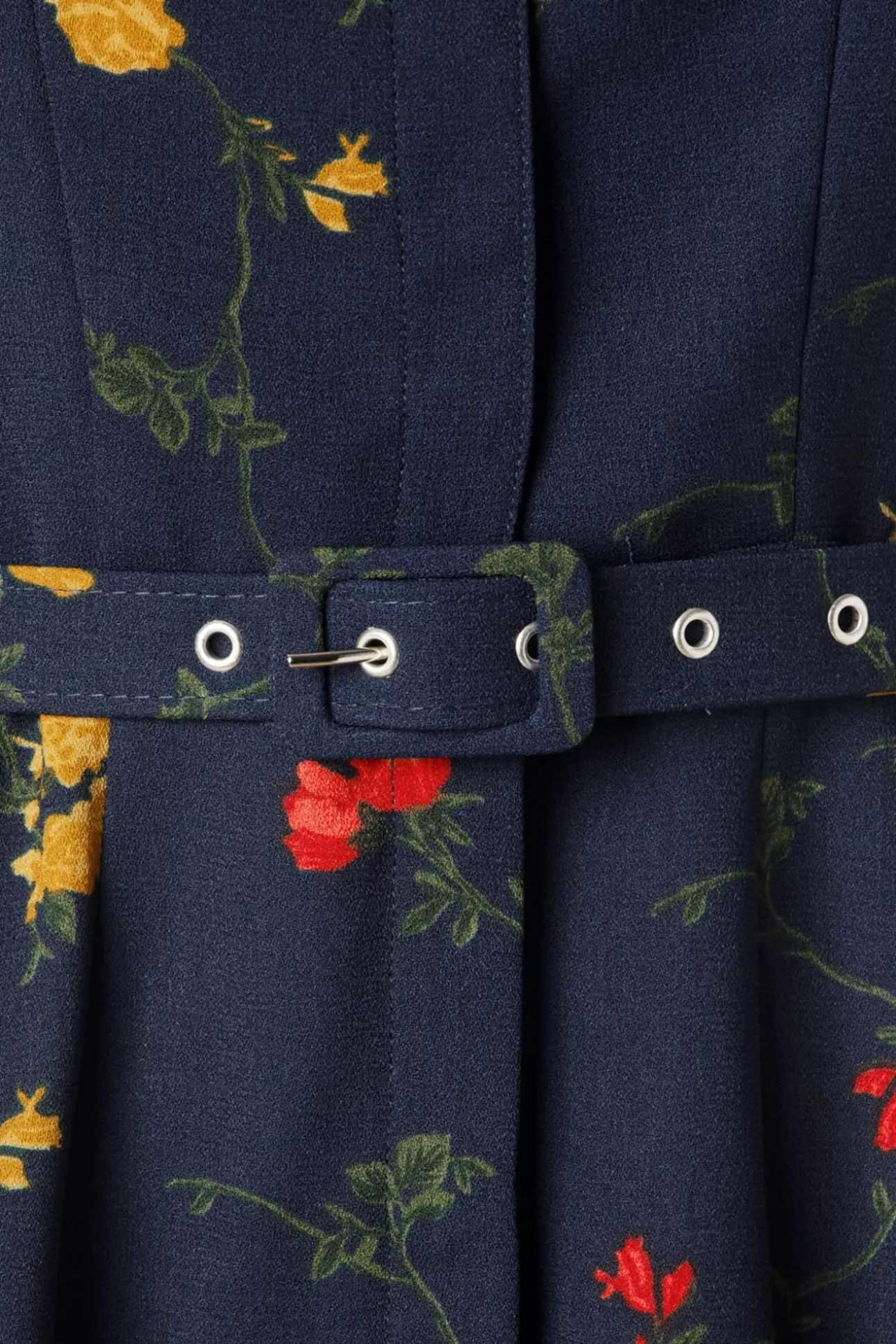 alberta_bloom_floral_jurk_2.webp Alberta Bloom Floral Jurk In Marineblauw-Collectif Clothing Best