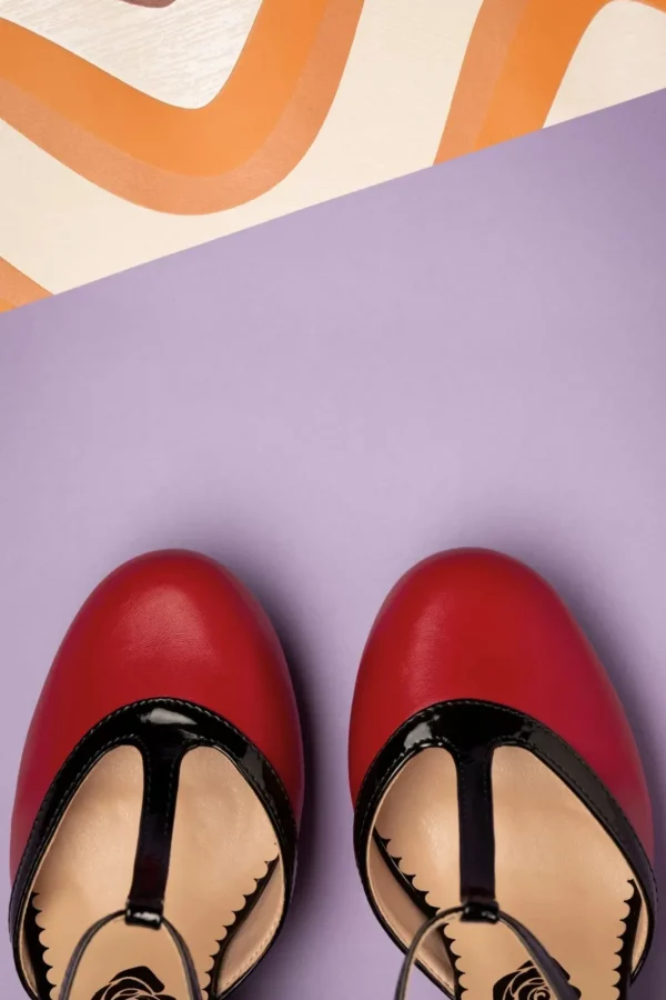 Country Rose Pumps In Rood-Banned Retro Hot