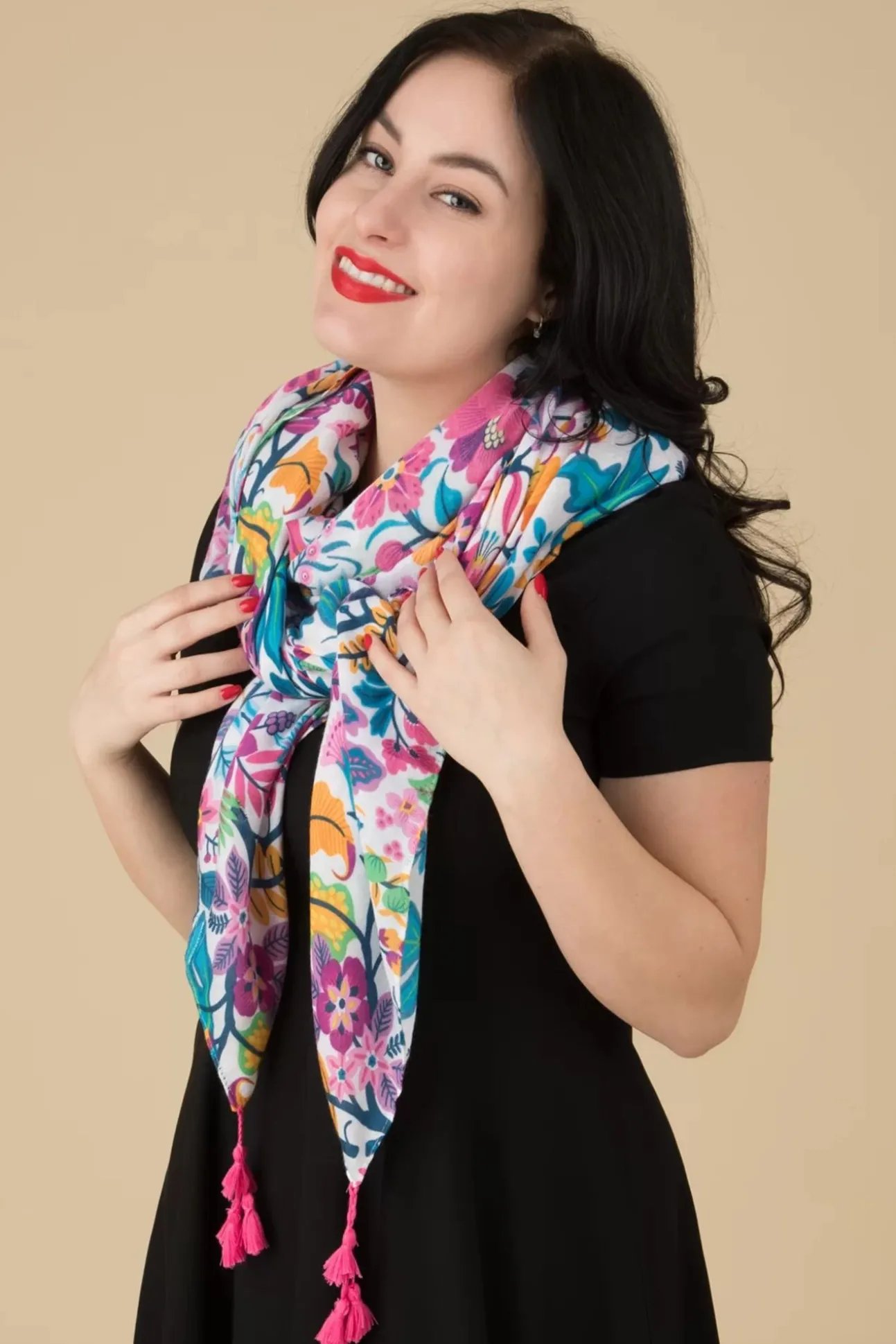 jenny_floral_sjaal_in_wit_0.webp Jenny Floral Sjaal In Wit En Multi-Smashed Lemon Store