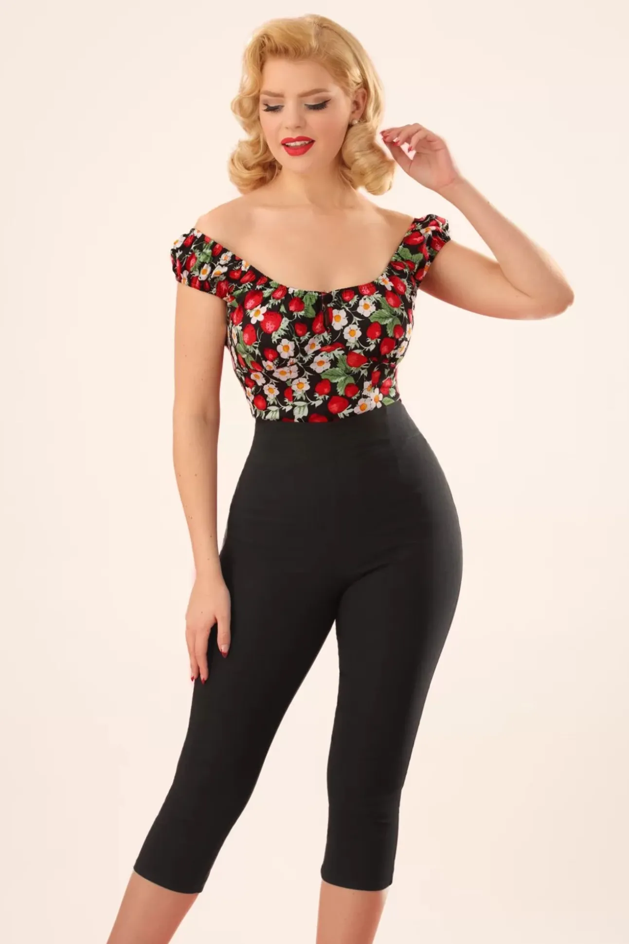 tina_capribroek_in_zwart_0.webp Tina Capribroek In Zwart-Bunny Fashion